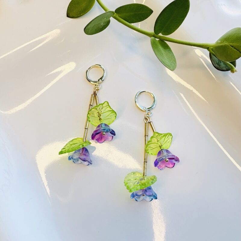 Anka Snider blue-violet flower earrings