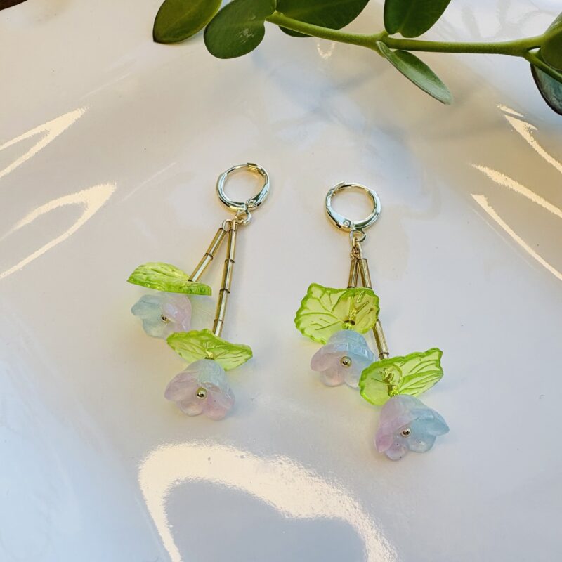 Anka Snider light pink/blue flower earrings