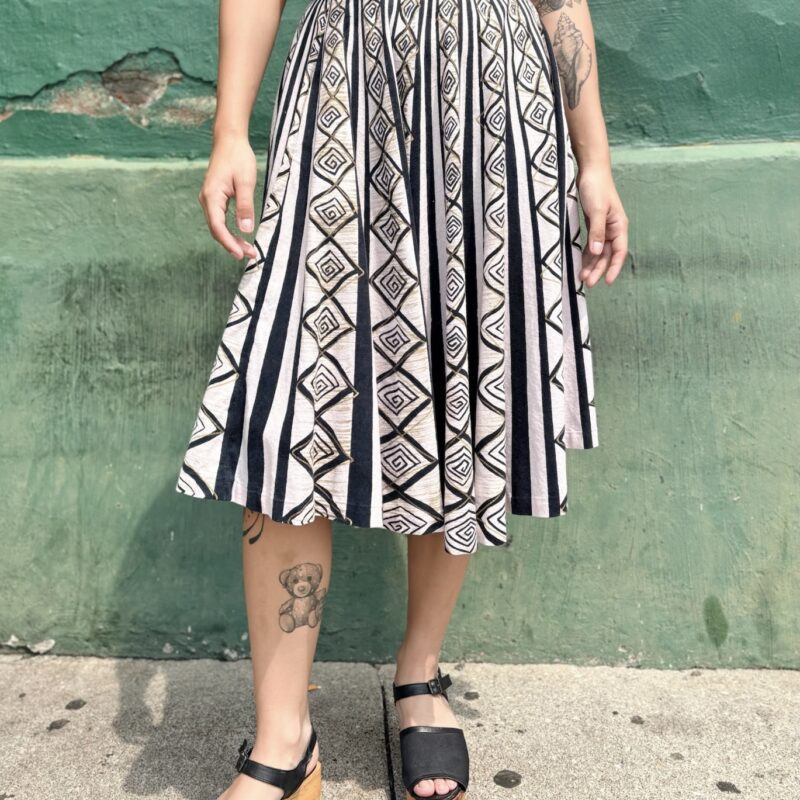 1950s striped swirl print skirt, size 26”
